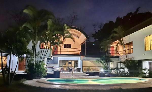 HOUSE FOR SALE IN ESCAZÚ – MIXED-USE – $1,700,000 – NEAR MULTIPLAZA – OWNER FINANCING AVAILABLE