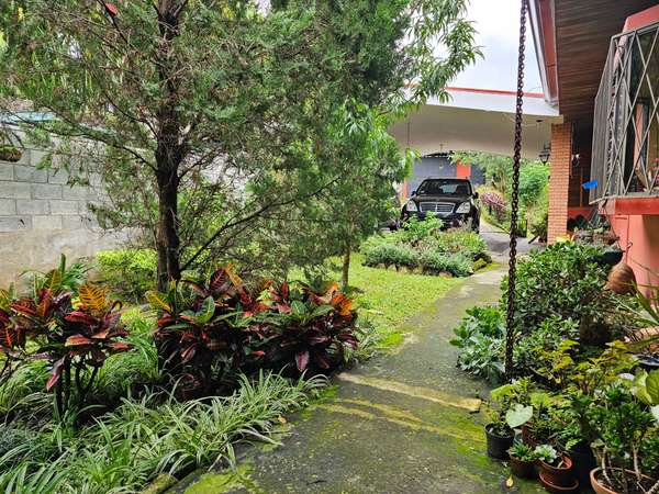 Casa de una planta con jardín en Guayabos de Curridabart, San José