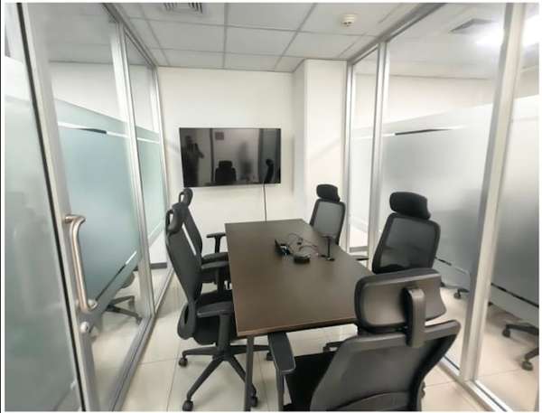 Oficina moderna de 72 m² en alquiler en Escazú con 2 estacionamientos y aire acondicionado