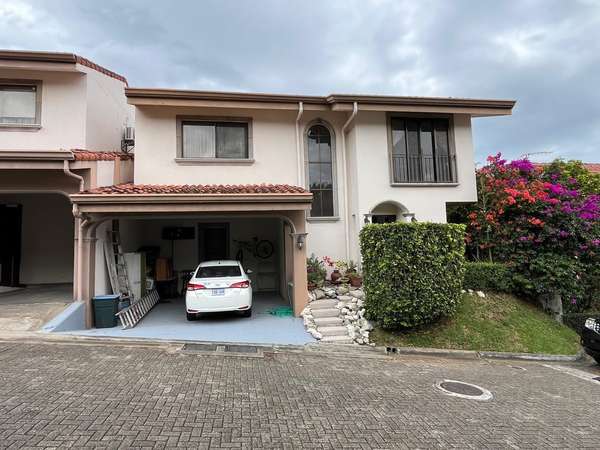 Venta de Casa Condominio  Veredas de la Sierra, Guachipelin, Escazu, San Jose