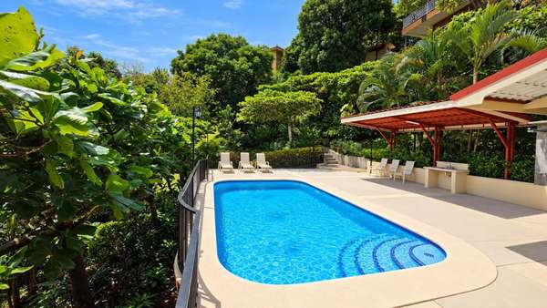 2 Bed Chalet with Valley Views and Shared Pool, Minutes to Jaco Beach