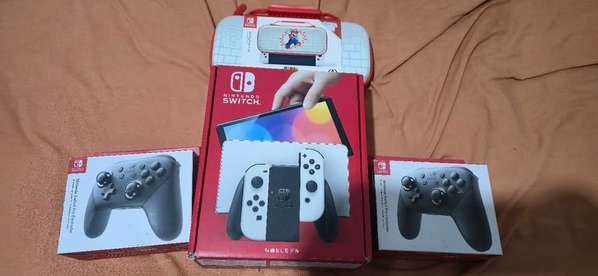 Nintendo Switch Oled | 2 Pro controllers | Tarjeta SD 512GB | Estuche