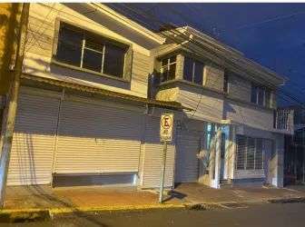 Building with commercial spaces in Heredia's downtown, Heredia