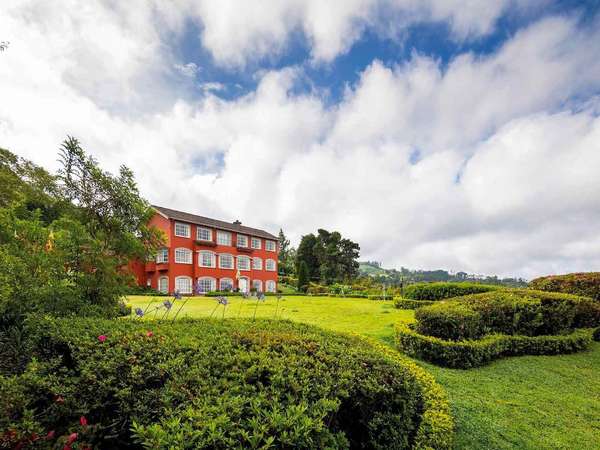 Residencia neoclásica en venta | Rancho Redondo