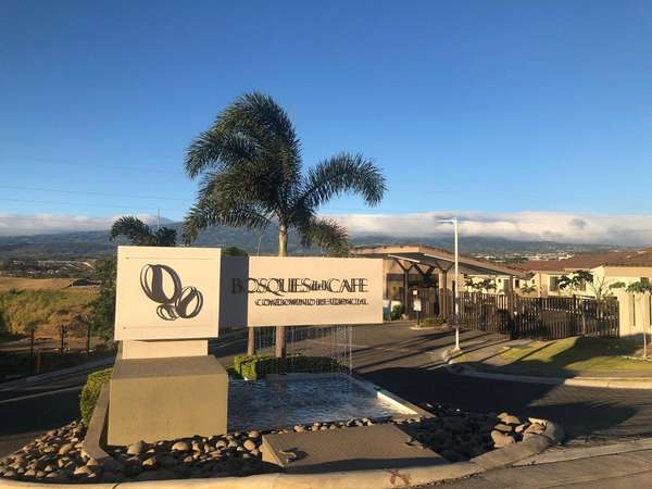 CASA EN ALQUILER EN GUACHIPELIN DE ESCAZU 