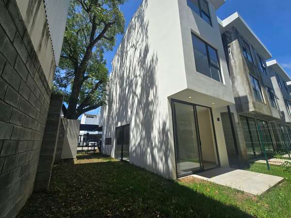 CASA EN ALQUILER EN CONDOMINIO EN LINDORA SANTANA