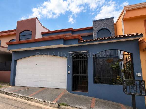Exclusiva casa inteligente de 3 habitaciones en San Pablo de Heredia, amueblada y con seguridad 24h