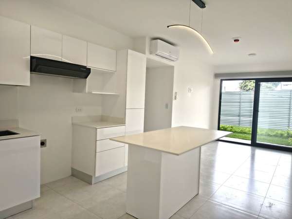 Barreal de Heredia, apartamento en primer piso con jardín y aire acondicionado