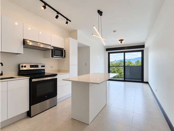 Apartamento con línea blanca en Barreal de Heredia