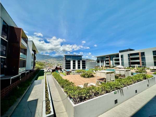 En Venta Apartamento Amueblado en Escazú Village Listo para Habitar