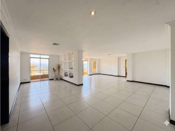 Amplio apartamento con hermosa vista en Bello Horizonte