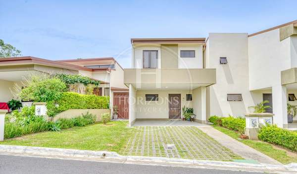 House for Sale in La Floresta, Concepción de Tres Ríos, Costa Rica — 3 Bedrooms, 4 Parking Spaces and Yard nja1386sb