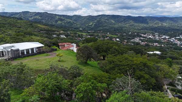FOR SALE- LOT  WITH PANORAMIC VIEWS – CIUDAD COLON