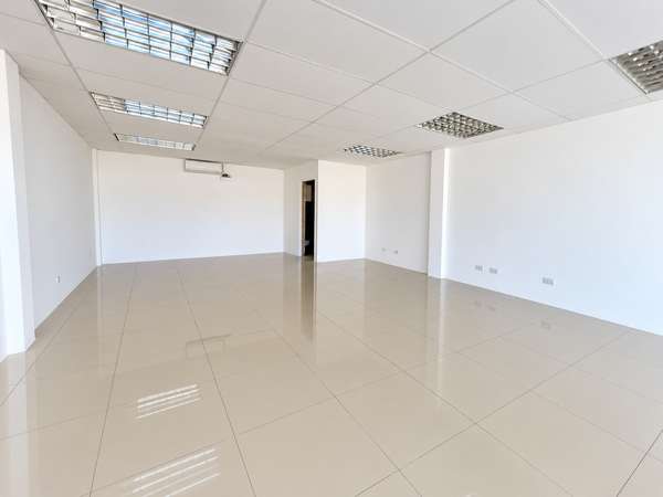 Alquiler Local en Centro Comercial - Sobre Calle Vieja a Tres Ríos ID6176