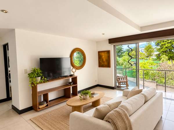 Venta cómodo apartamento con balcón, Granadilla, Curridabat (MJ)
