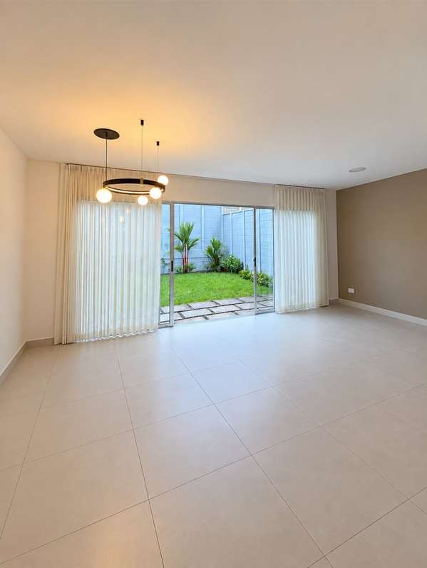 SE ALQUILA CASA EN CONDOMINIO NAOS – SAN JOAQUÍN DE HEREDIA