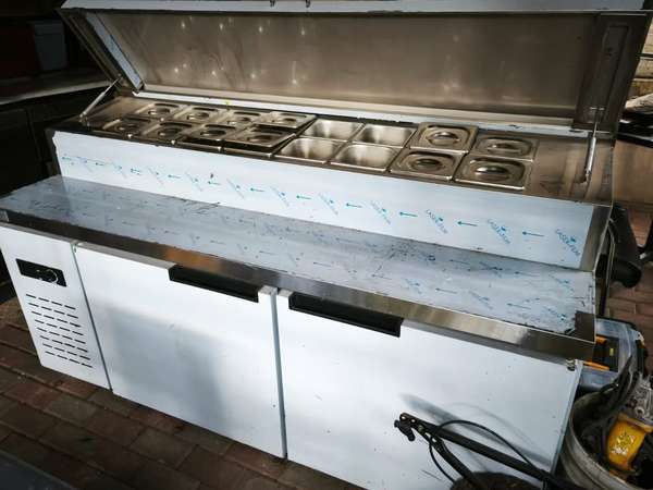 Mesa de preparación refrigerada Mega Top 2 puertas, 180 cm, acero inoxidable