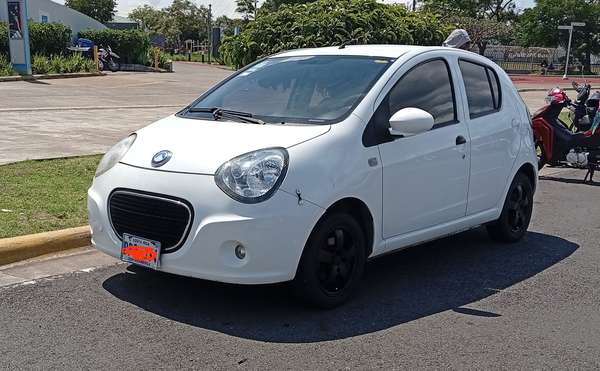 CARRO DE ADULTO MAYOR.73 MIL KMS.DEKRA MAYO 2027..REGALO TRASPASO.