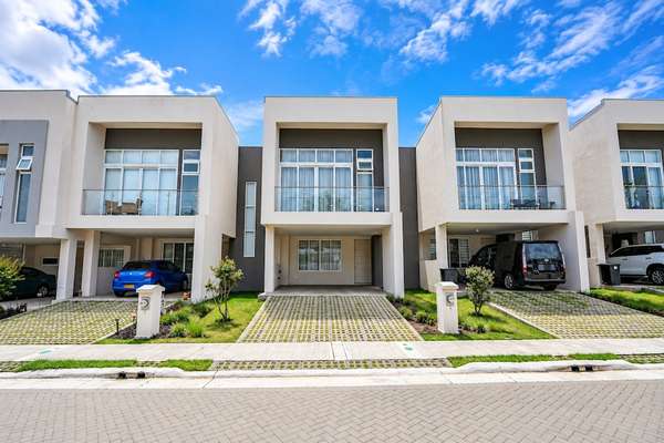 CONDOMINIO SOURCE LIVING DE 3 HABITACIONES  |  LINEA BLANCA   |   4 PARQUEOS 
