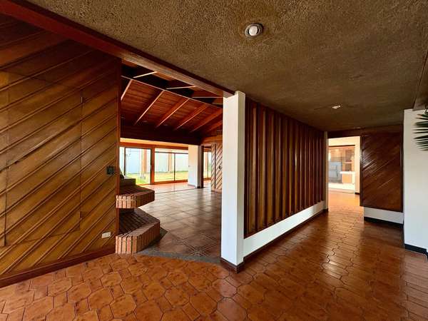 Alquiler de Casa para Oficinas o Comercio — Rohrmoser, cerca de Plaza Mayor | 545 m2