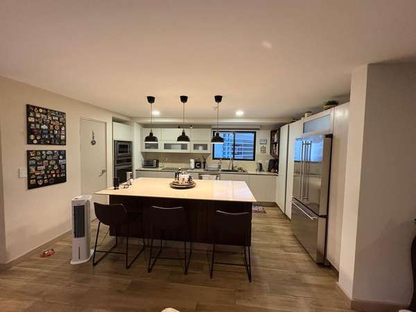 Exclusivo Apartamento de 170 m² con 4 Parqueos en Santa Ana