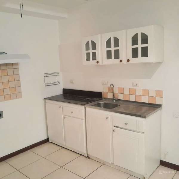 Apartamento con servicios incluidos en complejo, Santa Ana 350.000