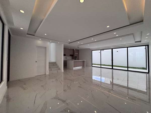Venta de casa a estrenar en Condominio Acqua. Personalice Acabados!