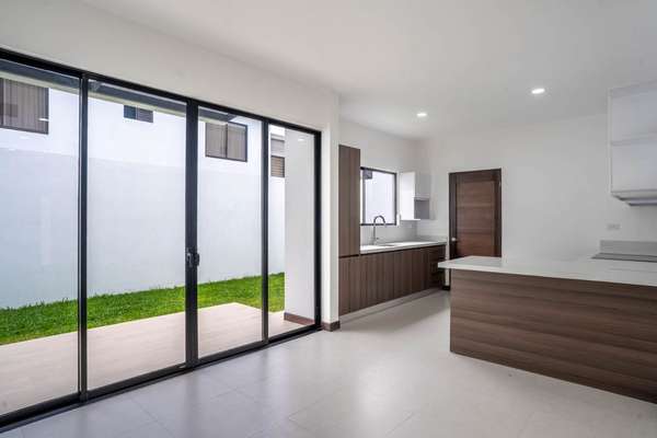 Venta de casa nueva en Condominio Distrito San Juan