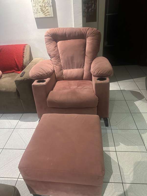 Sillón de lactancia con butaca