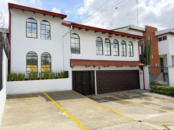 Alquiler Amplio Espacio para Oficinas de 4 Niveles en San Pedro (FV)