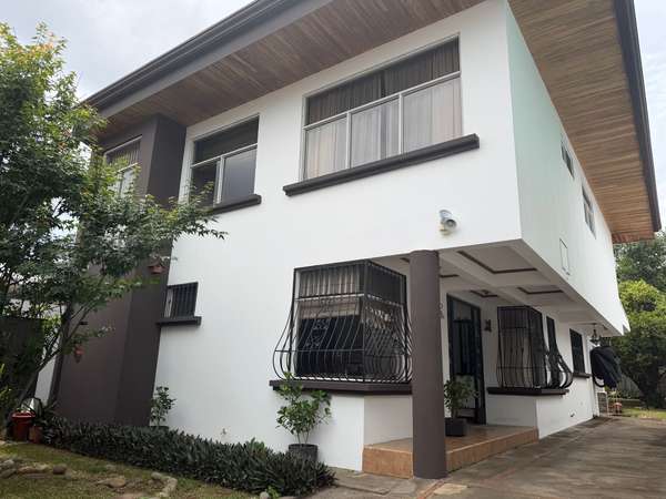 House for sale in San Pablo, Heredia. Las Flores residential area, very spacious with green areas
