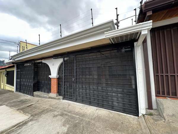  ¡SE ALQUILA AMPLIO APARTAMENTO EN SAN SEBASTIÁN, SAN JOSÉ! 