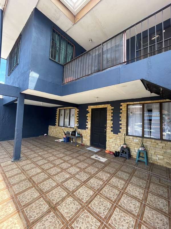 Venta de Casa en Primer Nivel + 2 Apartamentos en Segundo Nivel en Curriabat 