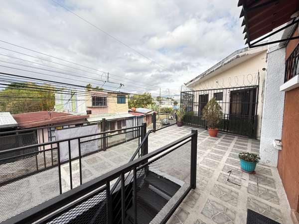 Casa en San Francisco de Dos Ríos de Tres Niveles 