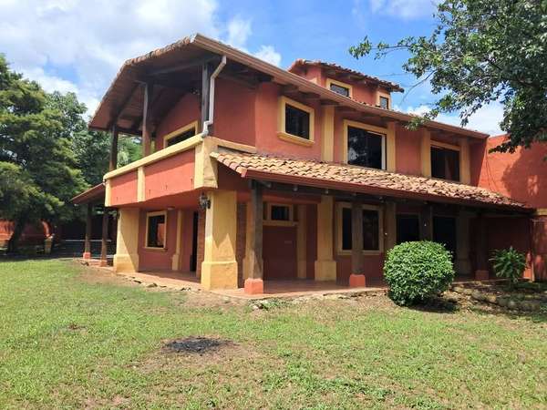 Se alquila Casa Rústica grande, para familia, en Pozos de Santa Ana, excelente ubicación, cerca de Forum 1