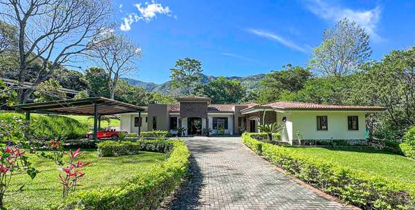Quinta | Oak Trees Estate a one-level residence for sale in Santa Ana