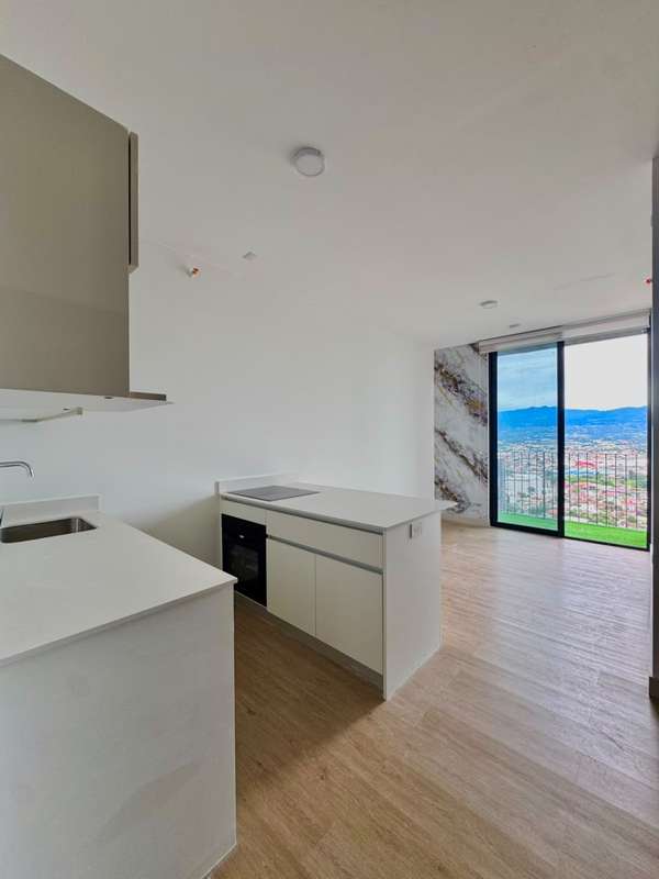 Apartamento con Línea Blanca y Parqueo más Bodega 1200$