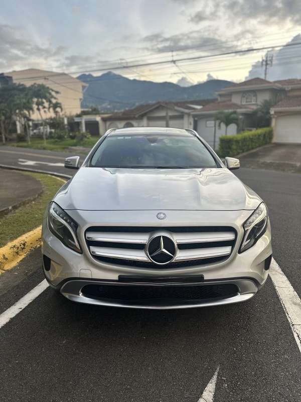 Mercedes Benz GLA200 