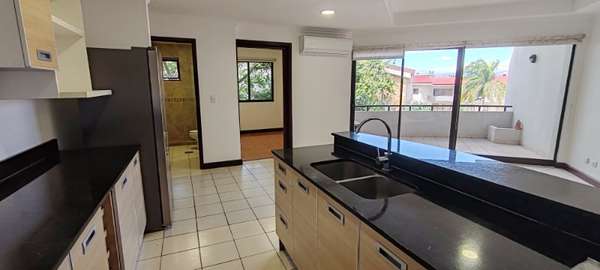 Alquiler de apartamento en la mejor ubicación en Santa Ana.