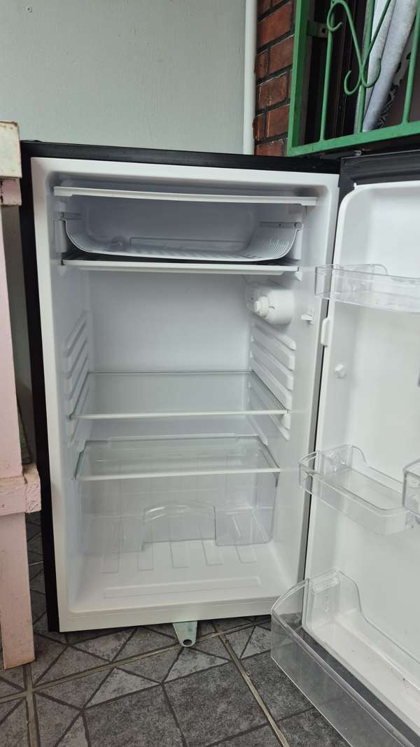 Refrigeradora pequeña, PRECIO NEGOCIABLE
