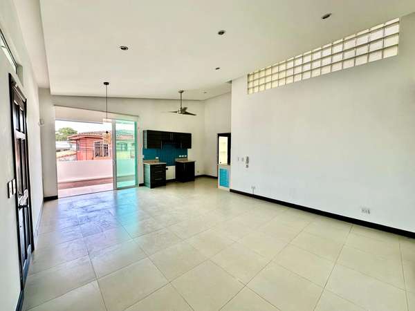 Venta de Apartamento en Santa Ana - 2 habitaciones - Mezanine - Terraza - Fácil acceso