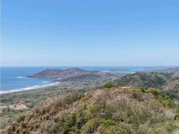 Excelente Terreno con Vista al Mar
