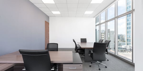 Private office space for 5 people in Roble Corporate Centre