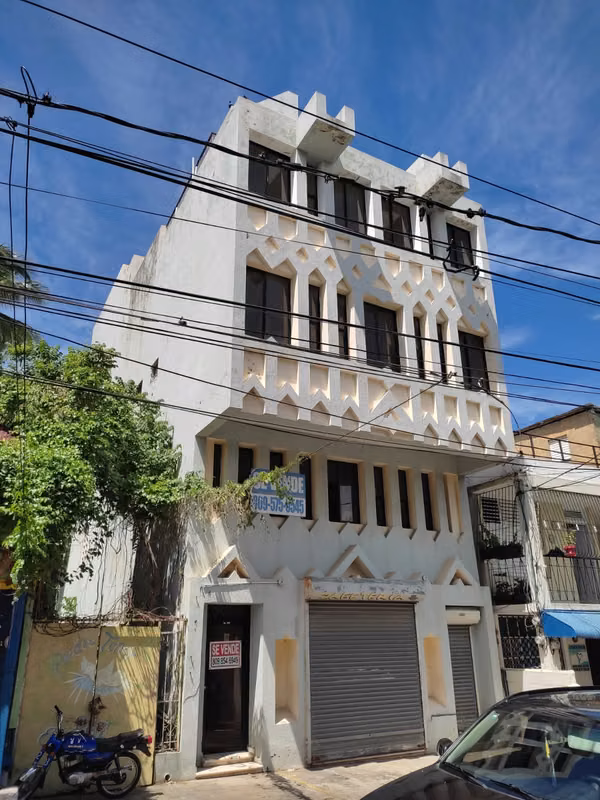 Commercial building in Santiago -4 premises
