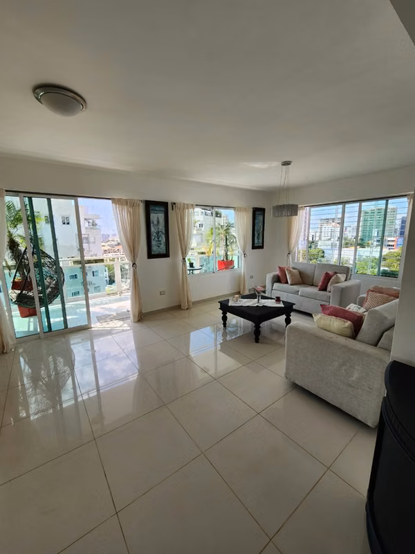 Penthouse de 3 niveles  en Ensanche Naco, a pocos minutos de la 27 de Febrero
