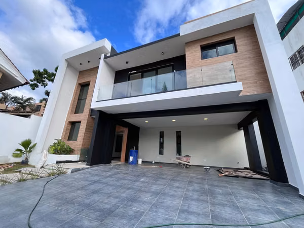Casa con piscina en Santiago