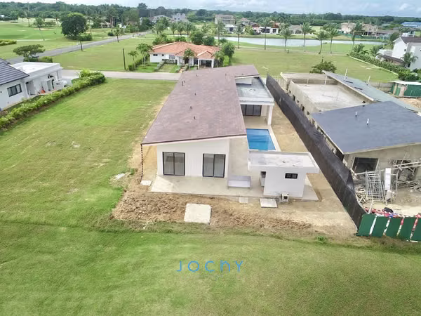 Jochy Real Estate vende, villa en La Estancia Golf Resort, La Romana, R.D
