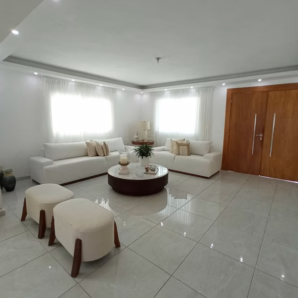 Casa en Venta con Patio en Prado Oriental, Santo Domingo Este.
