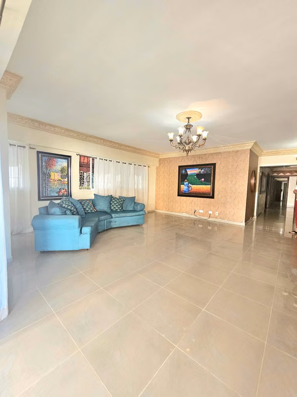 Apartamento en venta en Evaristo Morales de 3 habitaciones