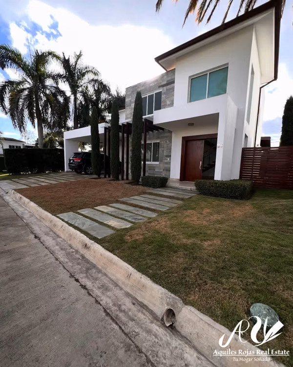Exclusiva Residencia en Las Carmelitas - 2067
